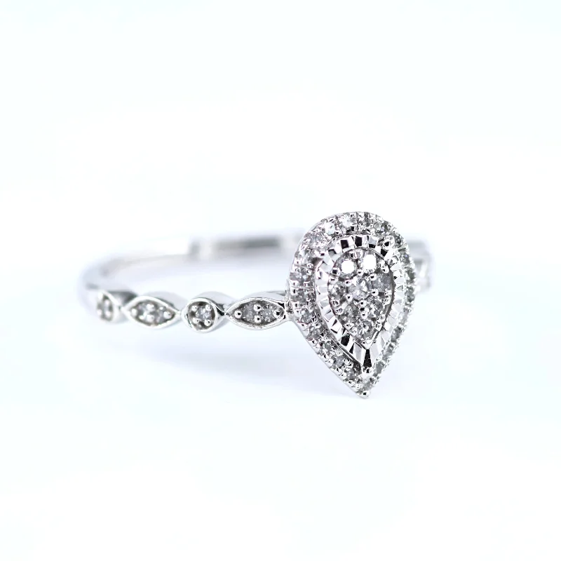 Tear Drop Diamond Engagement Ring 4690044