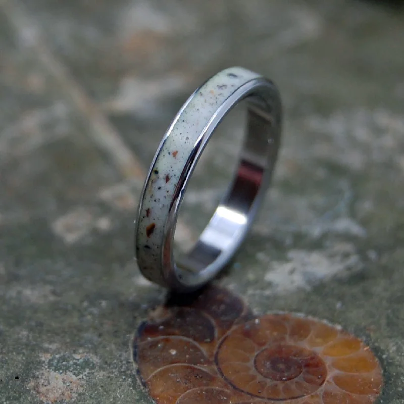 Joshua Tree Desert Sand | Men's Desert Sand & Titanium Wedding Ring