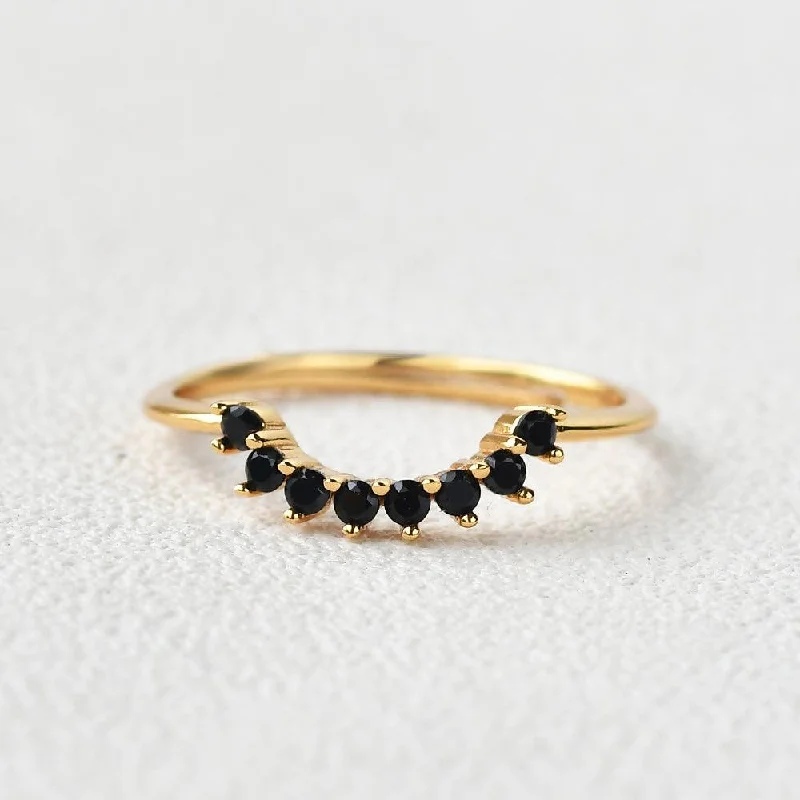 Round Cut Black Spinel Curved Band Ring