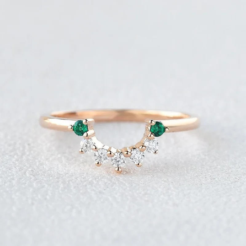 Round Cut Emerald & Moissanite Curved Band Ring